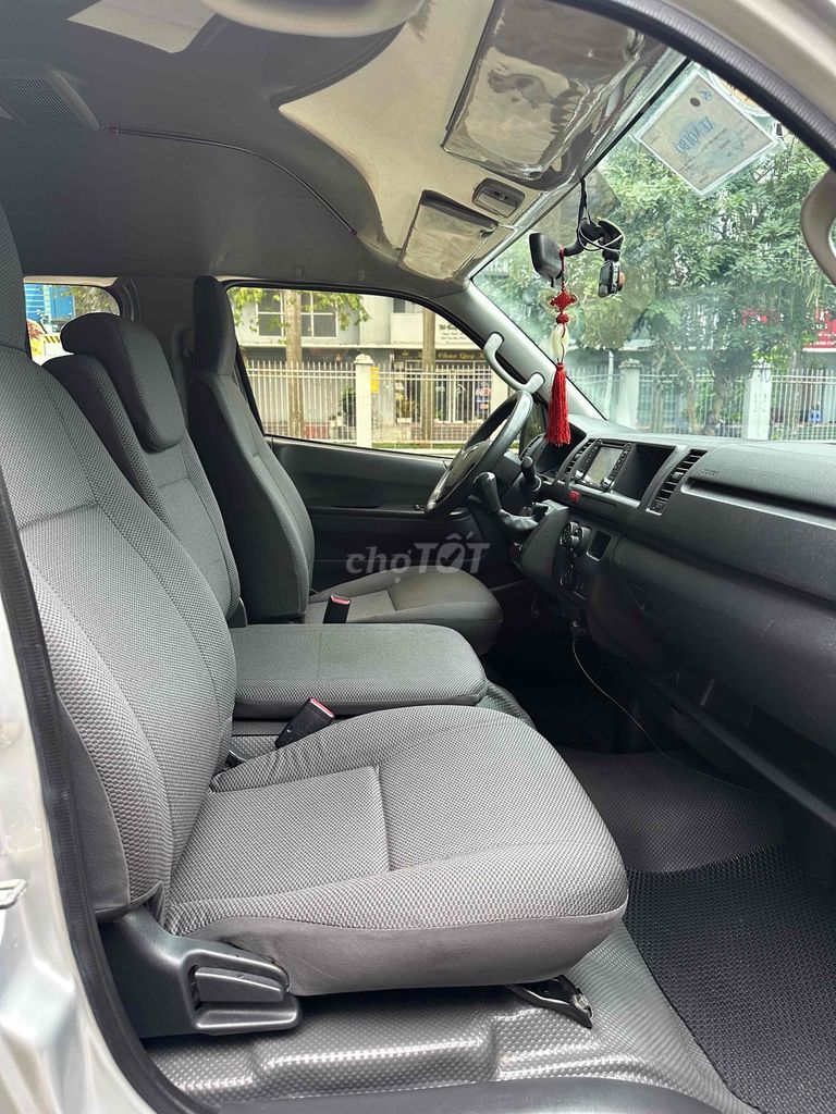 cần bán Toyota Hiace 2016 Xăng chính chủ. Mua bán Ô tô tại Quận 12 Tp Hồ Chí Minh được đăng bởi Diễm Phúc hình 10