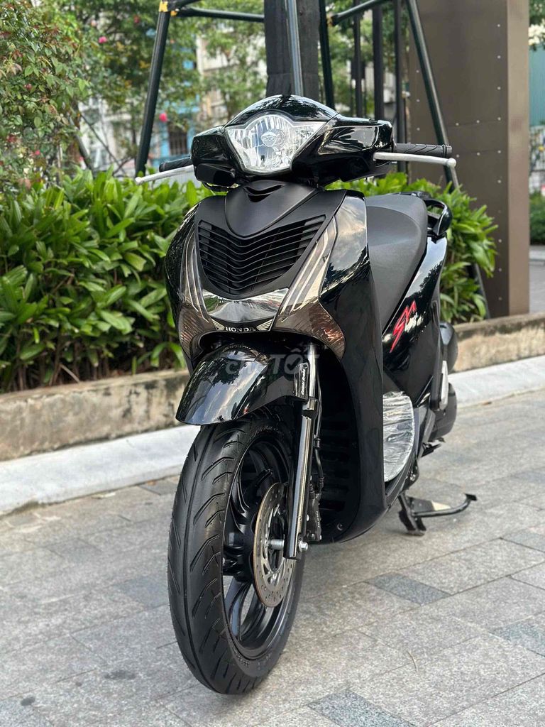 Cần bán SH 150 cuối 2013 màu đen cực đẹp- Giá tốt. Mua bán Xe máy tại Quận Đống Đa Hà Nội được đăng bởi Xe Máy Vượng Trung hình 1