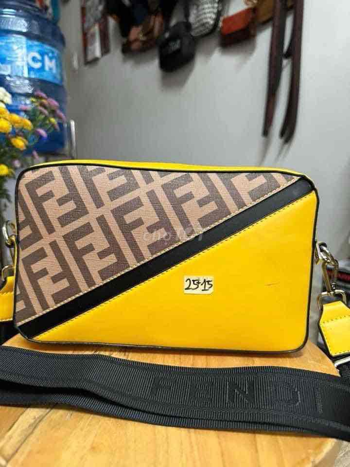 Đeo chéo FENDI fom hộp phối màu cực cháy like new