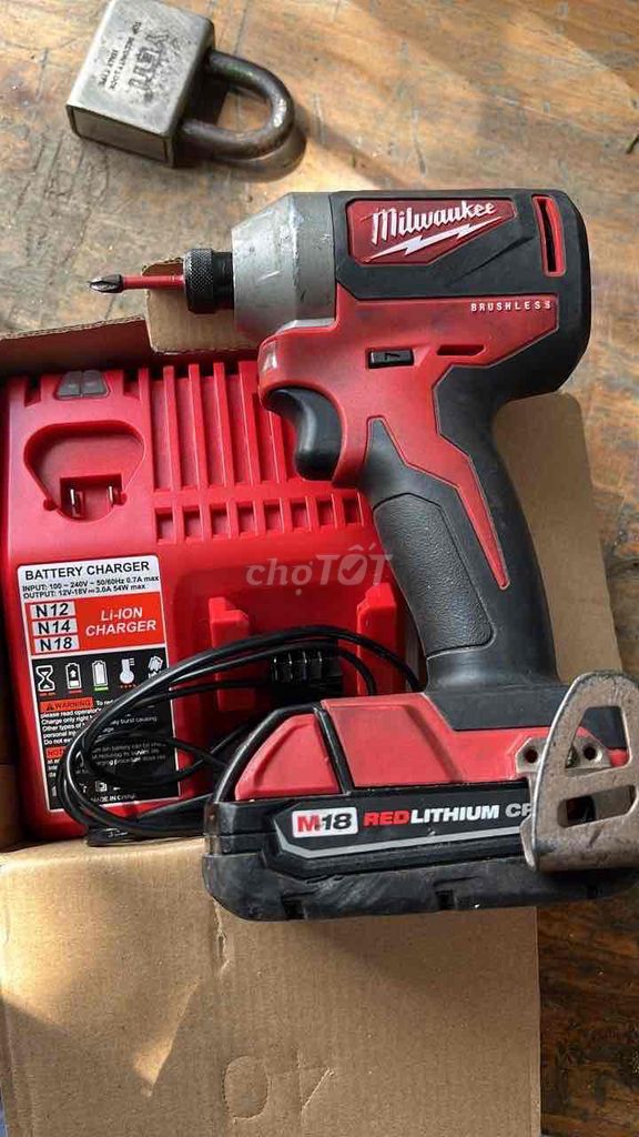 Máy khoan Milwaukee M18 Đỏ, Đen. Mua bán Đồ chuyên dụng, Giống nuôi trồng tại Thành phố Long Xuyên An Giang được đăng bởi Doctor Khoá hình 1