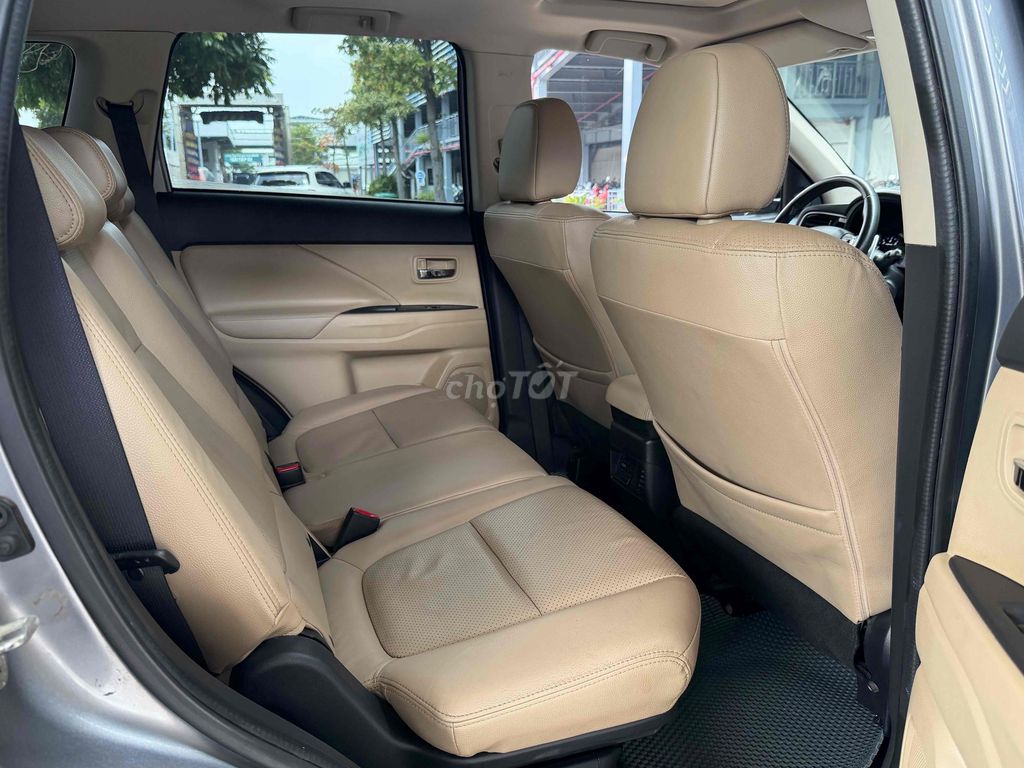 Mitsubishi Outlander 2.0L Premium 2018 Серый