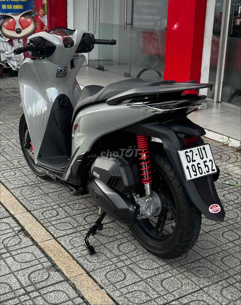 Honda SH 160i ABS конец 2023 Серо-черный как новый 2 тыс. км