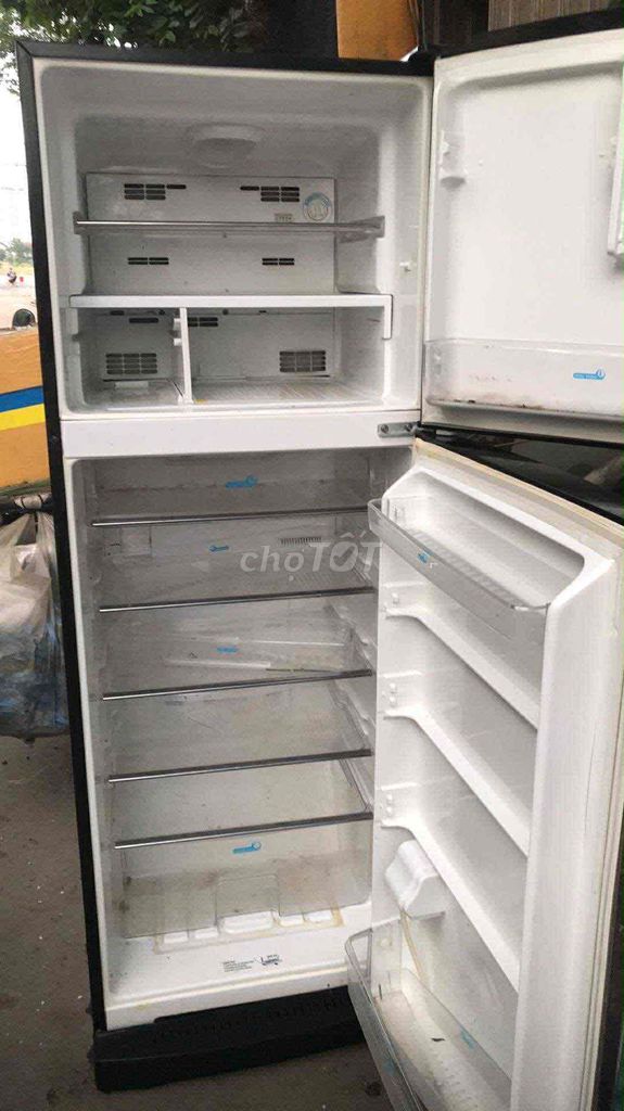 tủ lạnh còn hoạt động tốt ae ai lấy ib