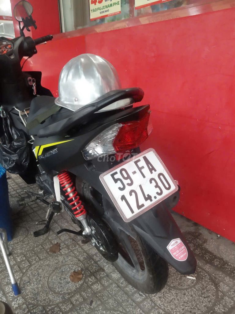 Xe máy Honda Blade màu đen, 2046 km. Mua bán Xe máy tại Quận 3 Tp Hồ Chí Minh được đăng bởi Anh Du hình 3