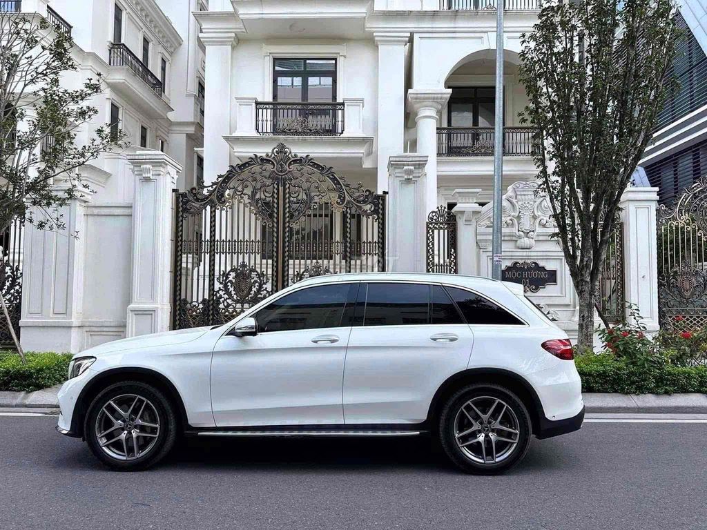 Mercedes Benz GLC Class 2017 300 - 99999 km. Mua bán Ô tô tại Thành phố Thủ Đức Tp Hồ Chí Minh được đăng bởi Rinz hình 6