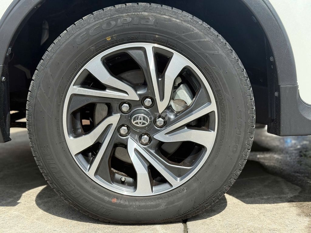 Toyota Innova Venturer 2.0 AT 2022. Mua bán Ô tô tại Thành phố Thuận An Bình Dương được đăng bởi Thắng Trần Auto hình 6