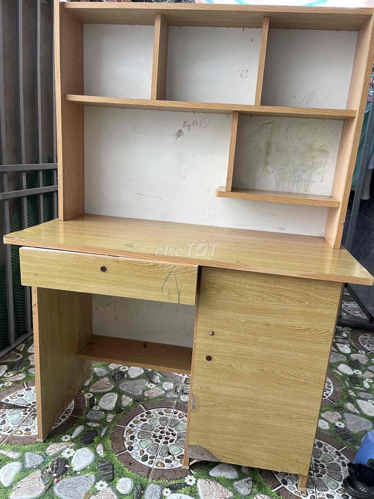 2 Bàn học gỗ ép màu vàng 1 triệu 2 bàn. Mua bán Bàn ghế tại Huyện Cần Giuộc Long An được đăng bởi Hoang khai hình 1