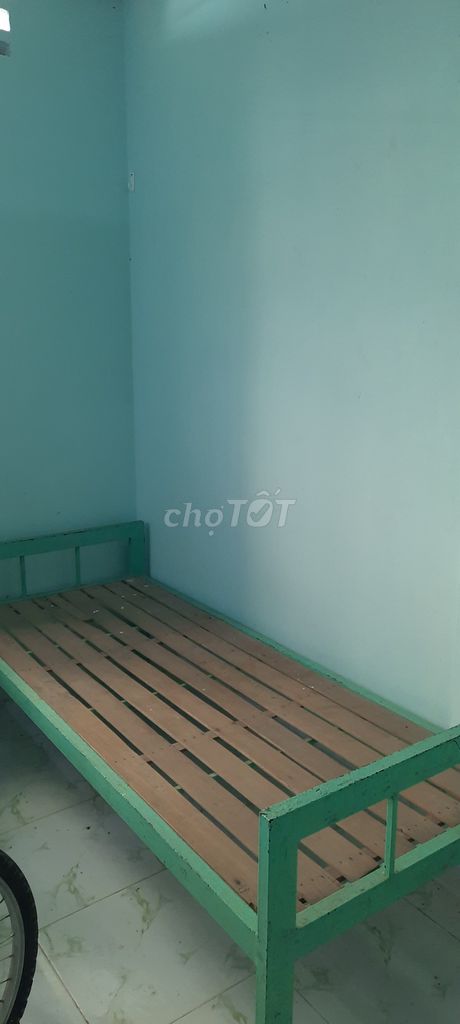 Giường đơn Sắt Gỗ Xanh Lá Nâu 80x180cm Cũ. Mua bán Giường, chăn ga gối nệm tại Thành phố Vĩnh Long Vĩnh Long được đăng bởi Dung Nguyễn hình 1