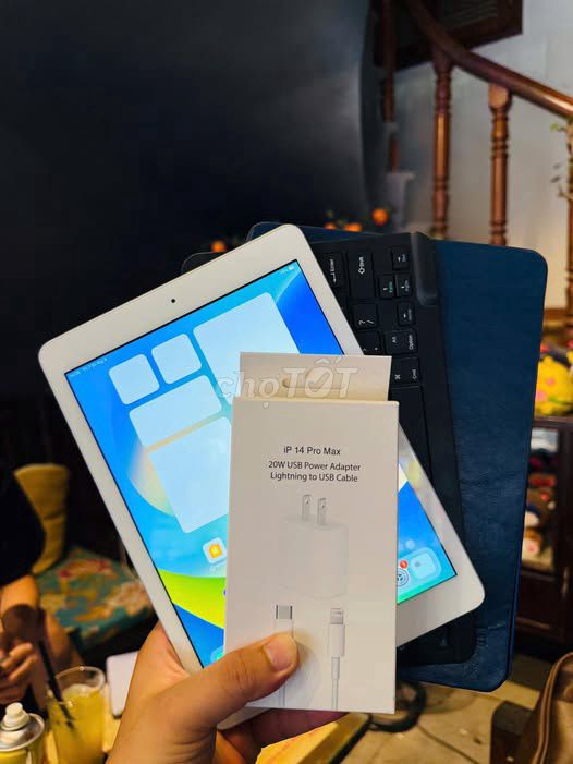 Apple iPad Gen 5 128GB Wifi 99%. Mua bán Máy tính bảng tại Quận Hoàn Kiếm Hà Nội được đăng bởi Hội Đồ Điện Tử hình 1