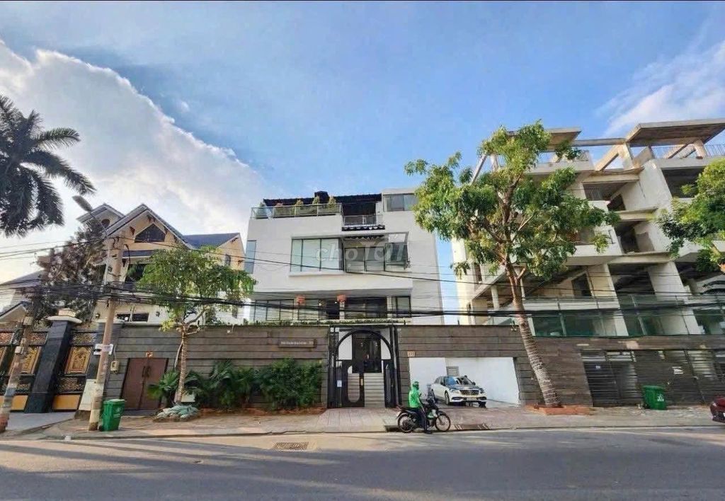 Rent · 7 bd · 400 м² · Thành phố Thủ Đức, ул. Đường Nguyễn Văn Hưởng