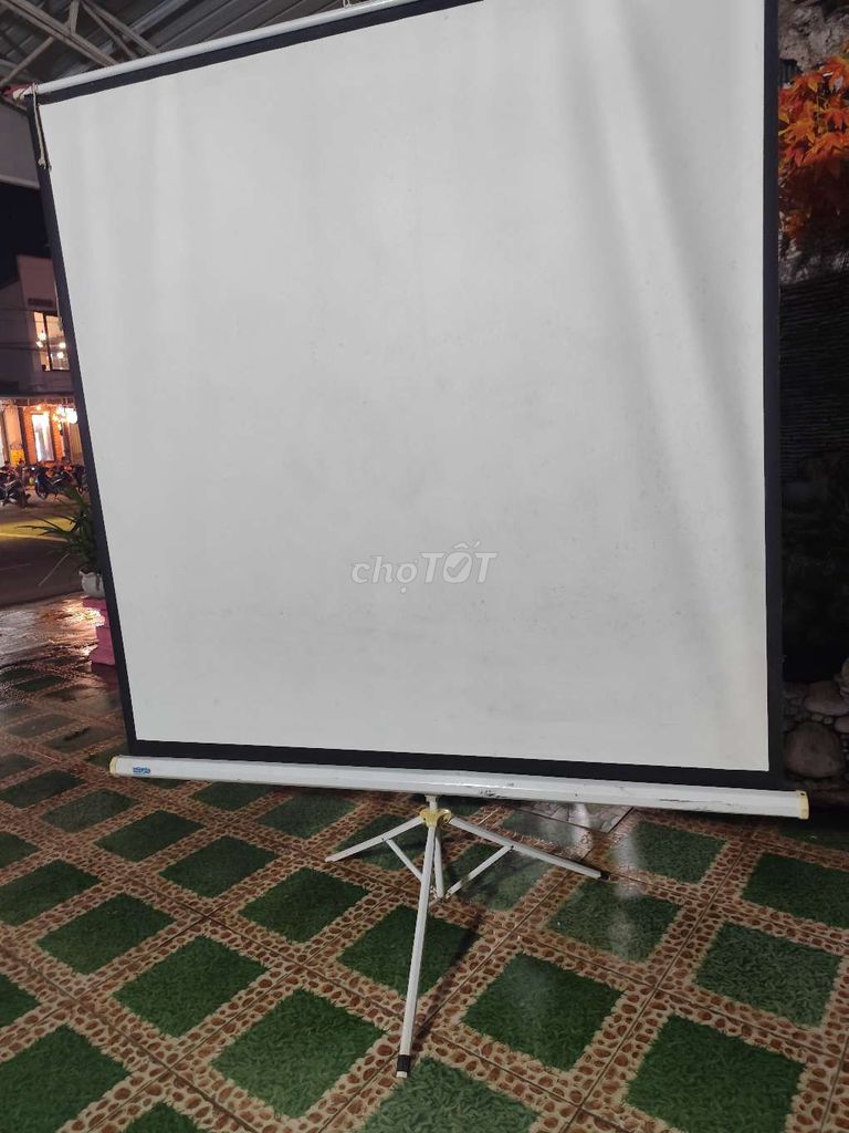 Màn chiếu 100 inch đã dùng. Mua bán Đồ dùng văn phòng tại Huyện Krông Pắc Đắk Lắk được đăng bởi trần văn tánh  hình 1