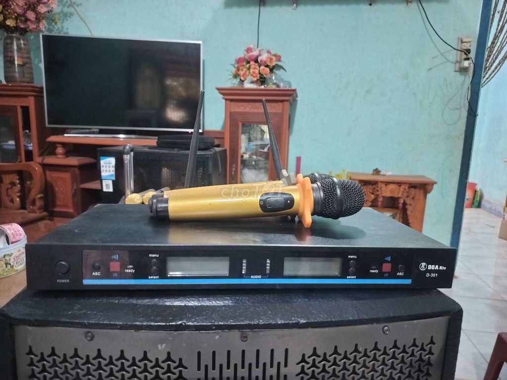 Micro không dây D-301 Vàng. Mua bán Tivi, Âm thanh tại Thị xã Bến Cát Bình Dương được đăng bởi Mai Lan  hình 1