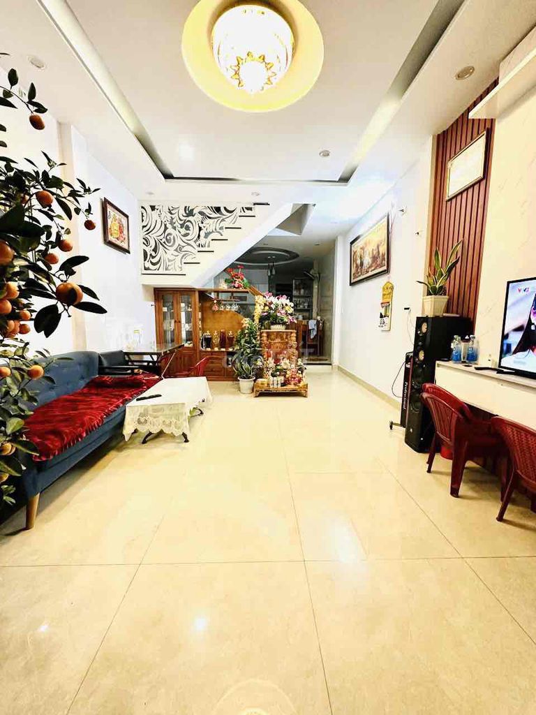 Cho thuê căn nhà 3 tầng đường 5,5m Hải Châu gần Lotte Mart