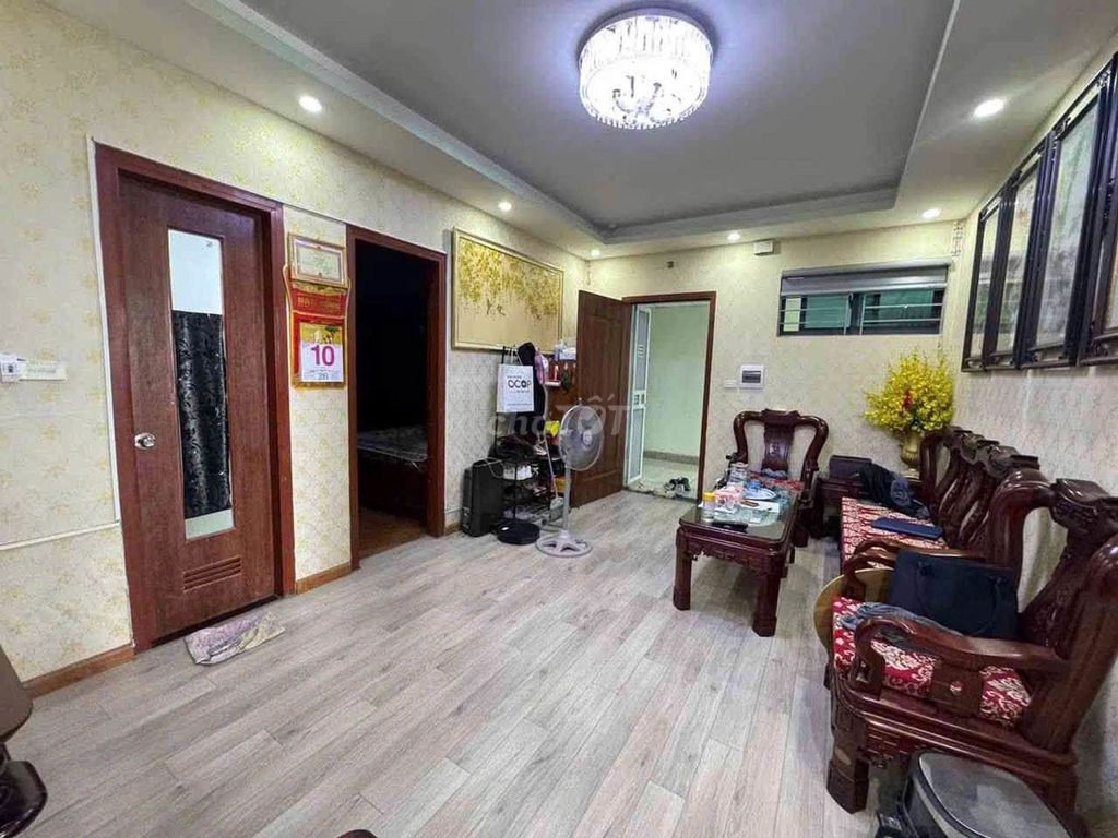 Продается 3-комнатная квартира площадью 74 м² в Ким Ван Ким Лау, Хоанг Май