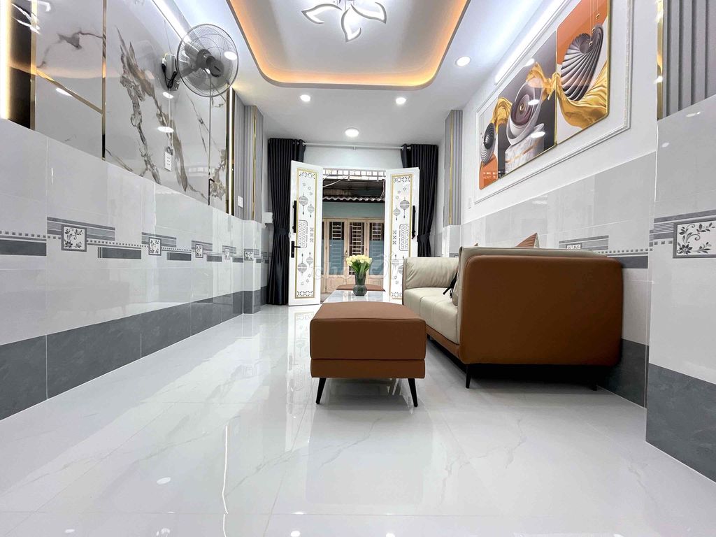 Продается здание, построенное по улице True Alley 1806, Huynh Tan Phat Dt: 3x9 м, 2 этажа, 2 спальни, 2 туалета.