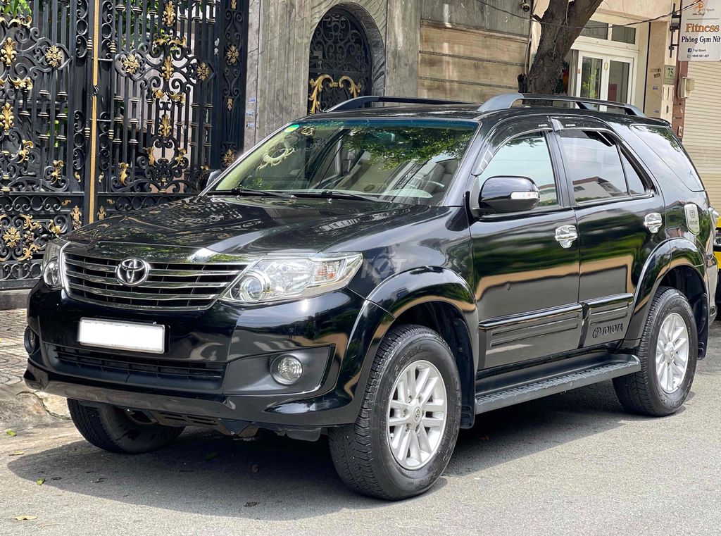 Автомобильный номер Toyota Fortuner 2013, бензиновый, черный
