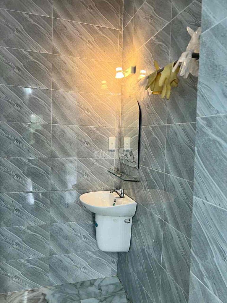 Nhà Sạch Sẻ DT 70m2 1Trệt 1Pn 1Wc Ngay Ngã Tư Ga Giáp Gò Vấp