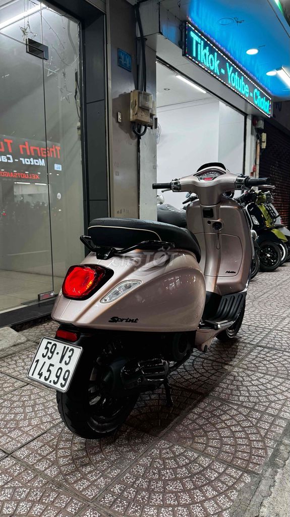 Vespa Sprint hồng Porsche. Mua bán Xe máy tại Quận Phú Nhuận Tp Hồ Chí Minh được đăng bởi VESPA  PIAGGIO BẢO HƯNG Vespa cũ trả góp  hình 7