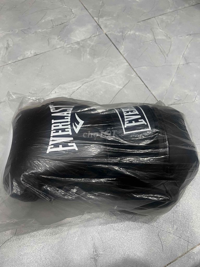 Găng boxing Everlast Unisex 12oz Đen Mới. Mua bán Đồ thể thao, Dã ngoại tại Quận 7 Tp Hồ Chí Minh được đăng bởi Hưng Trần hình 1