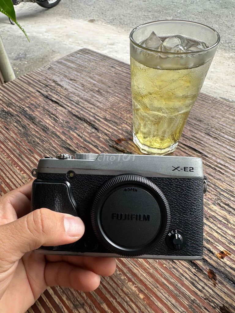 Fujifilm XE2 bạc + kit 15-45