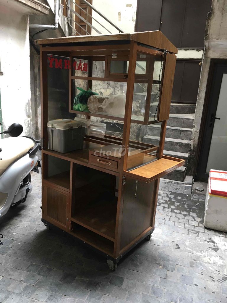 Xe đẩy bán hàng khung sắt nhomo. Mua bán Tủ, kệ gia đình tại Quận Hoàn Kiếm Hà Nội được đăng bởi long hình 1