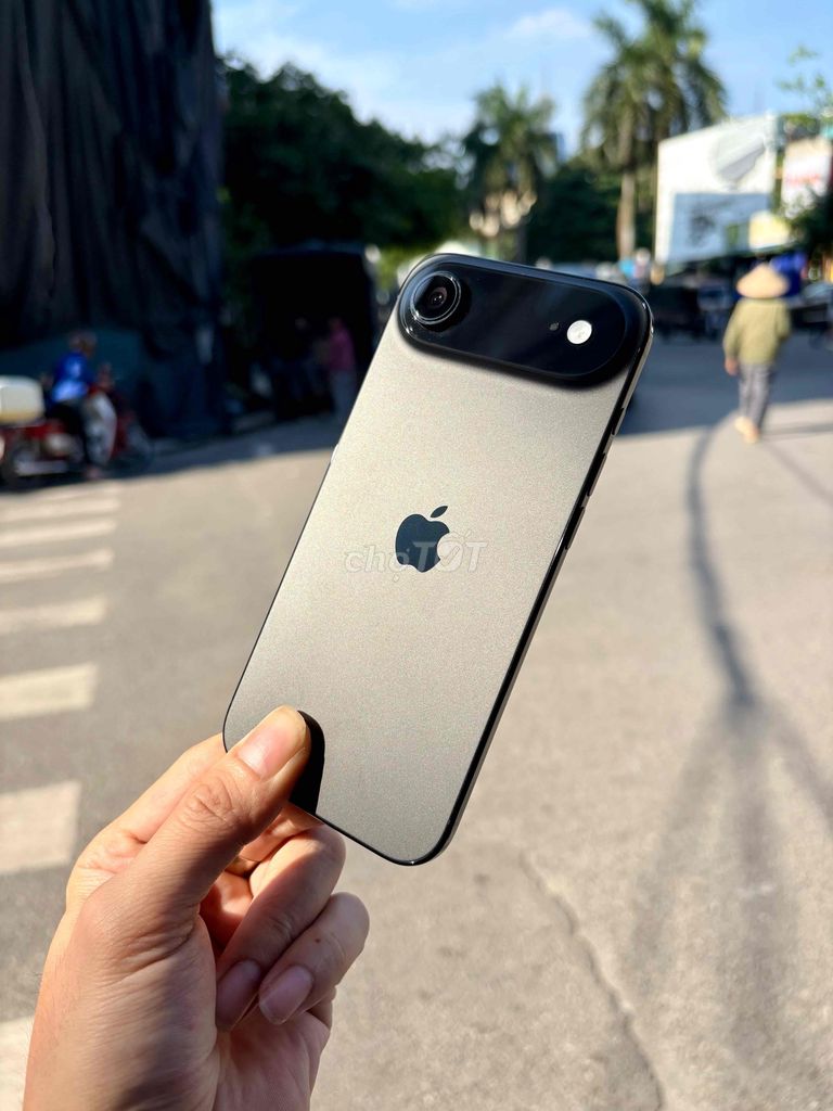 iPhone 17 Air 256GB Đen Sạc 8 lần bh 12/2026. Mua bán Điện thoại tại Quận Đống Đa Hà Nội được đăng bởi Quý Hoàng hình 1