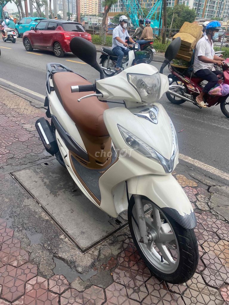 Xe Shark trắng mới tinh. Mua bán Xe máy tại Quận 7 Tp Hồ Chí Minh được đăng bởi thanh xuân hình 3