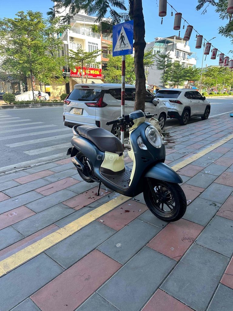 Honda Scoopy 2022 Серо-бежевая 20000 км