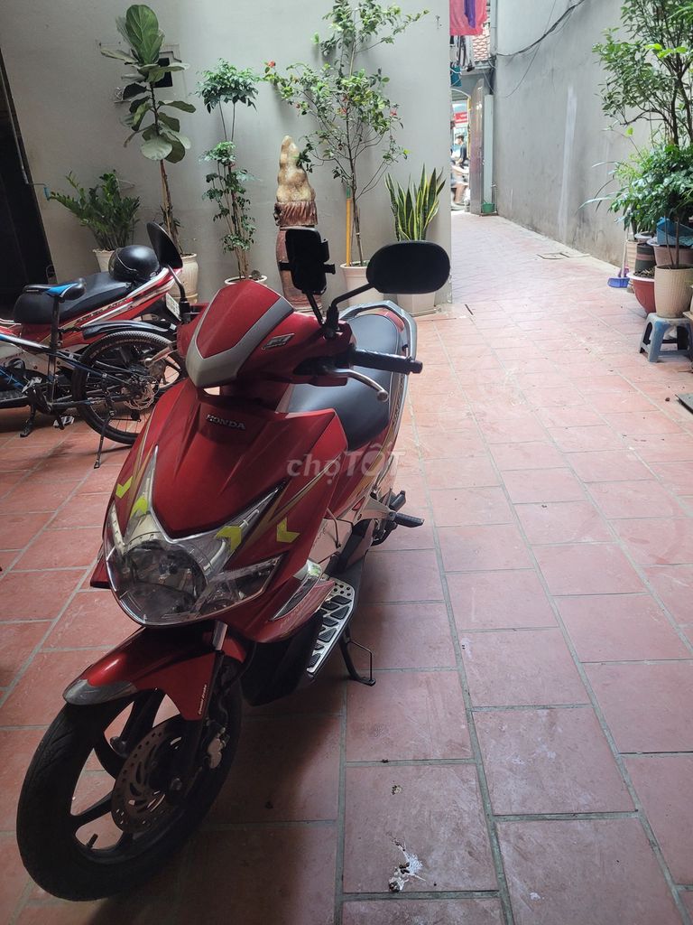 Honda Air Blade Đỏ 3575 km. Mua bán Xe máy tại Quận Thanh Xuân Hà Nội được đăng bởi Tâm  hình 3
