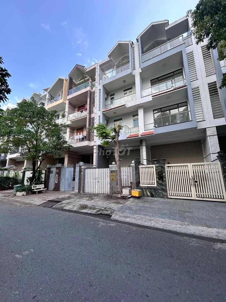 Rent · 4 bd · 100 м² · Quận 7, ул. Himlam