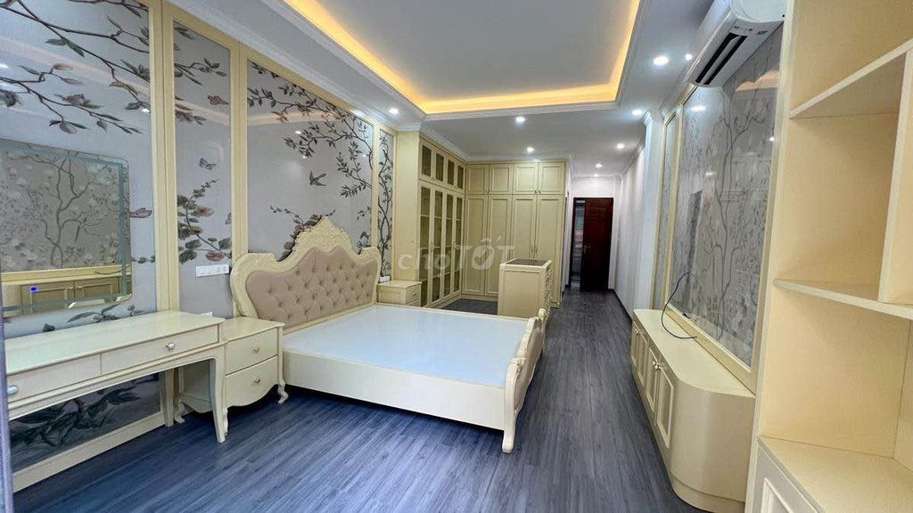Продается переулок 89 Lac Long Quan, Tay Ho, гараж для автомобилей, лифт