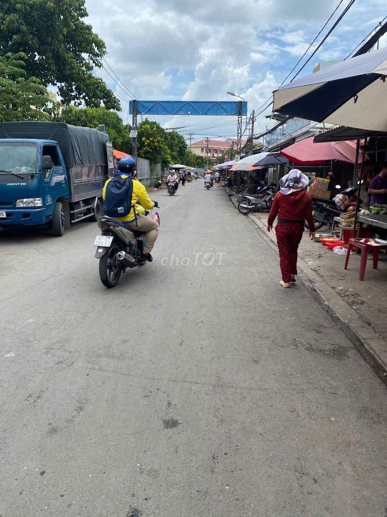 Bán đất mặt tiền đường Tân Liêm. Đối diện chợ Phú Lạc .