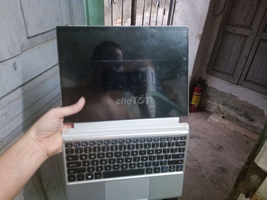 Dọn nhà  xác Laptop cảm ứng ram 8GB/256GB ko lên