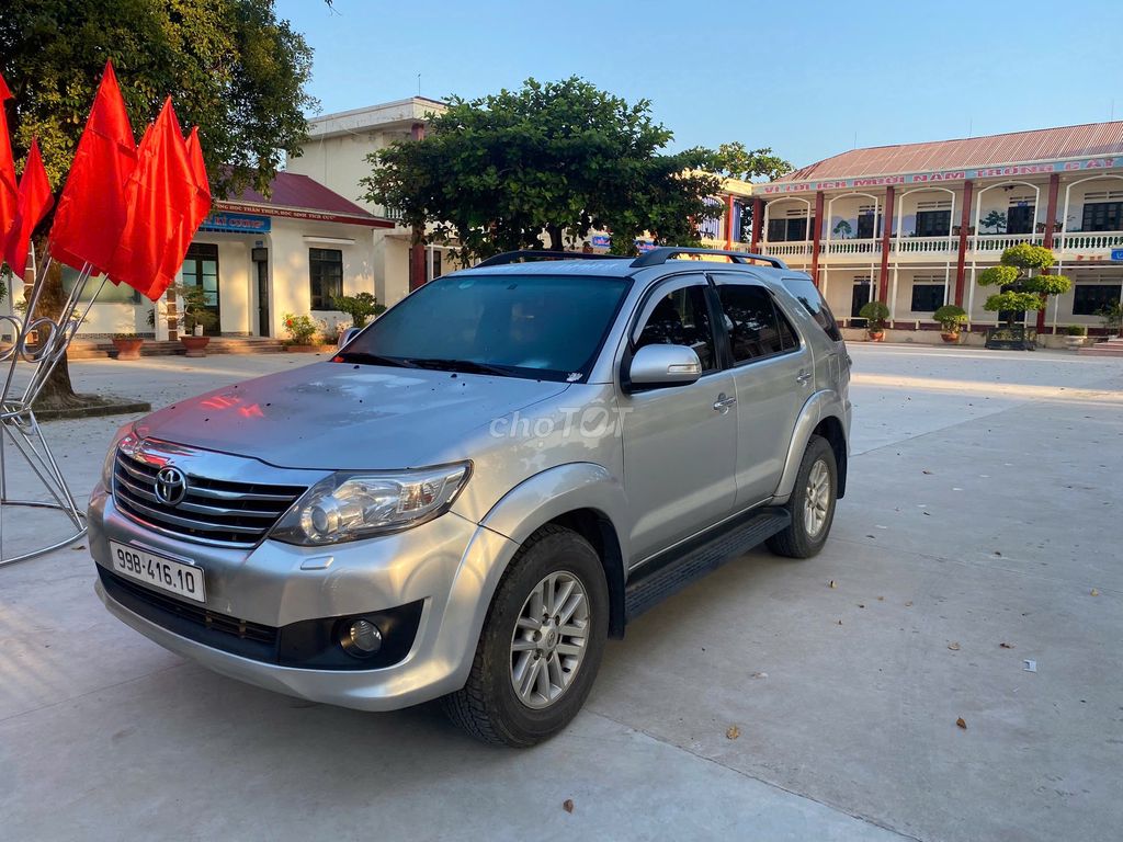 Toyota Fortuner 2013 Số sàn Bạc 7 chỗ