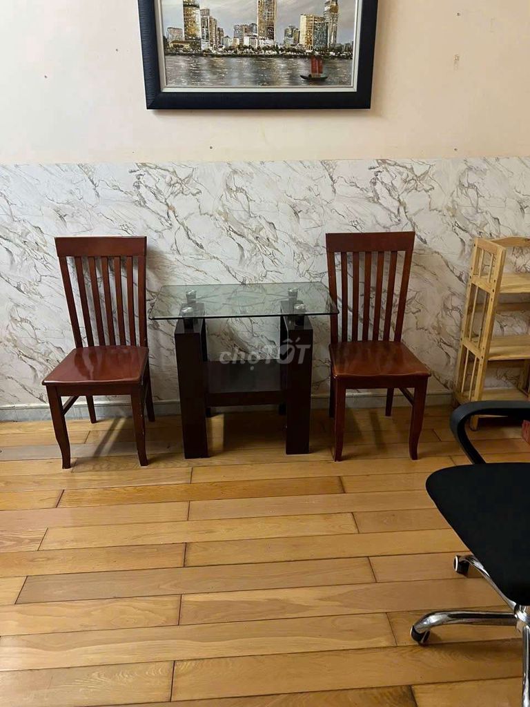 cần thanh lí 1 bàn 2 ghế giá 2tr