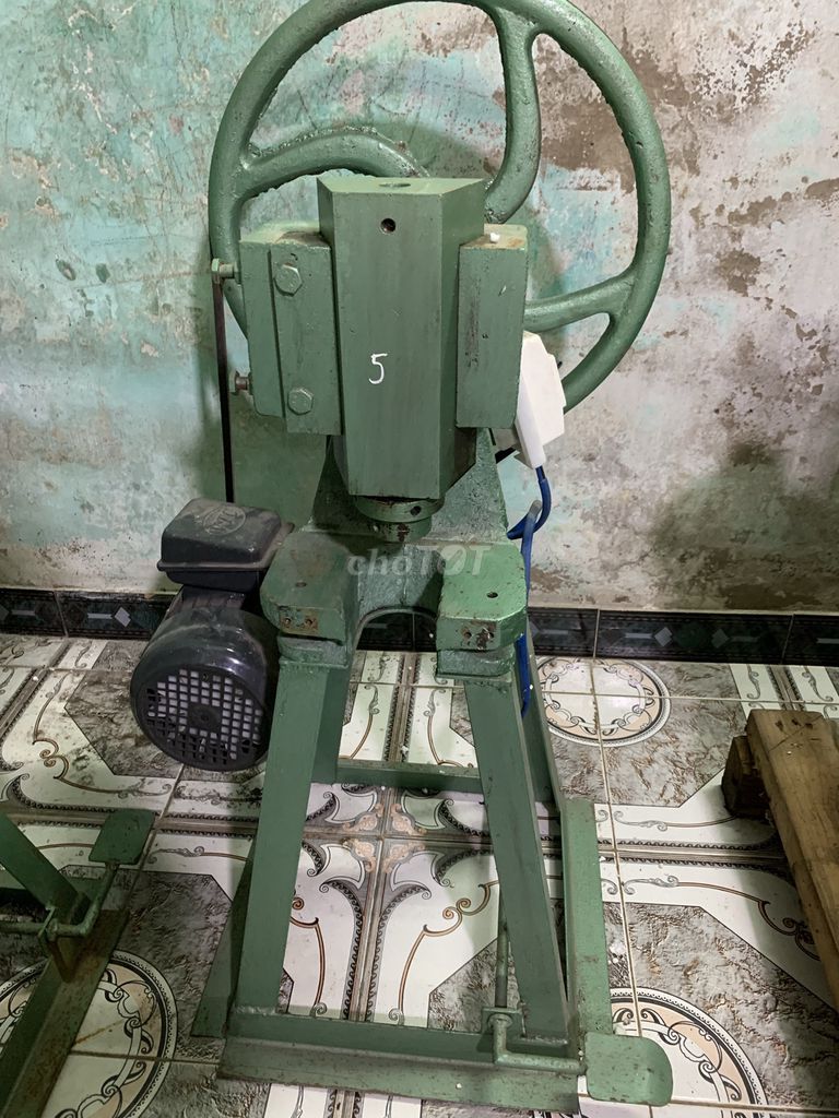 Máy đột dập 1,5 Tấn