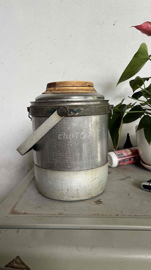 Bình giữ nhiệt kim loại cổ điển. Mua bán Đồ sưu tầm, đồ cổ tại Quận Hoàng Mai Hà Nội được đăng bởi Huy Mắm hình 1