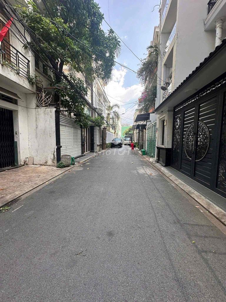 Аренда дома, 4 спальни, переулок для машины, рядом с Etown Cộng Hòa