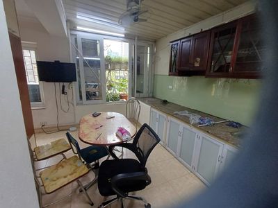  Cho thuê căn hộ tầng 5, phường Hồng hà, cách hồ Gươm 500m.