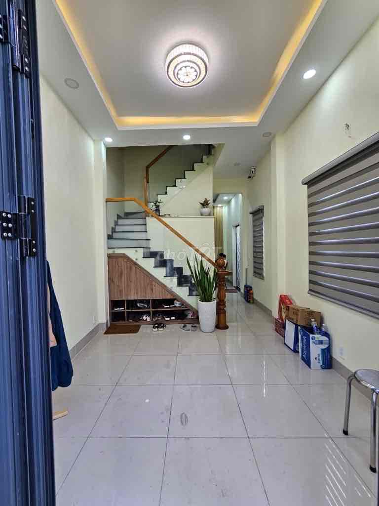 Bán nhà Nguyễn Khoái Quận 4 - hẻm ôtô - 4 Tầng - 40m2 - 4 tỷ -Ngang 4m