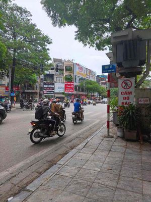 Phố Lê Thanh Nghị- Thửa vuông đẹp, nở hậu-lô góc-Sát phố- 45m2- 12 tỷ