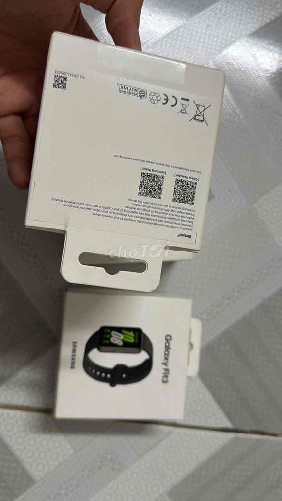 Samsung Galaxy Fit 3 Đen, Hồng, Bạc có ship cod. Mua bán Thiết bị đeo thông minh tại Thị xã Tân Uyên Bình Dương được đăng bởi chuyên Anker và Samsung chính hãng hình 1