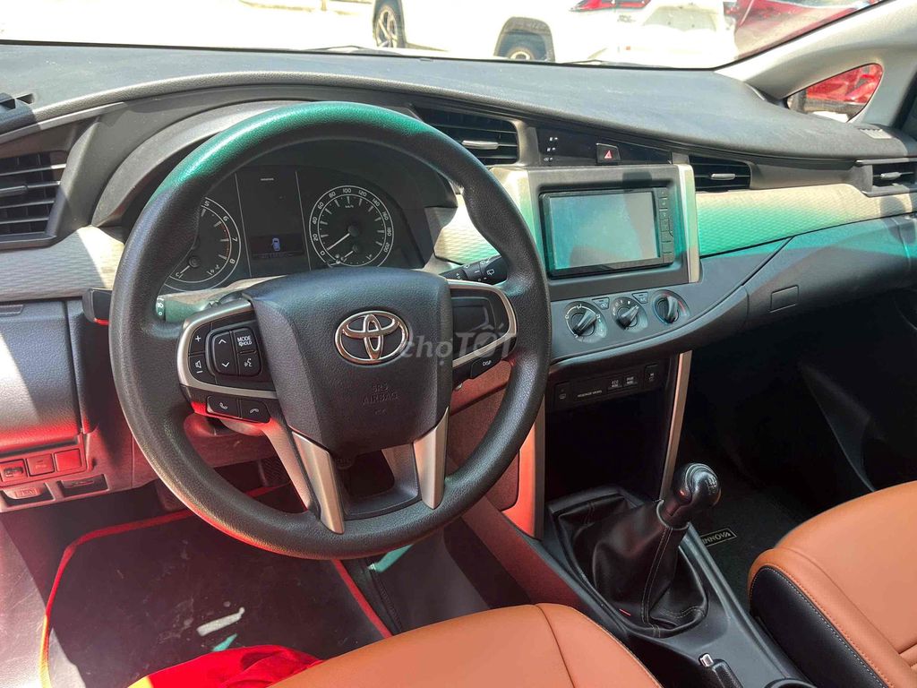 Toyota Innova 2.0E MT 2020 Trắng 7 chỗ
