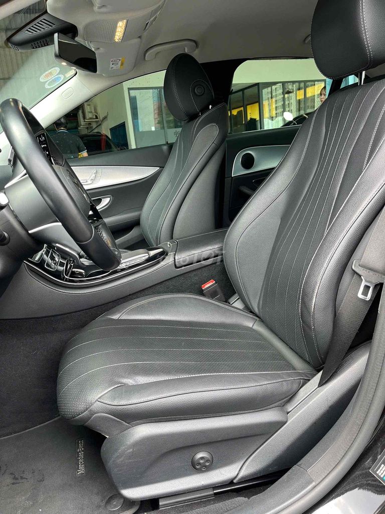 Mercedes Benz E180 lướt model 2022. Mua bán Ô tô tại Quận Bình Thạnh Tp Hồ Chí Minh được đăng bởi Hùng Mercedes Haxaco Hàng Xanh hình 4