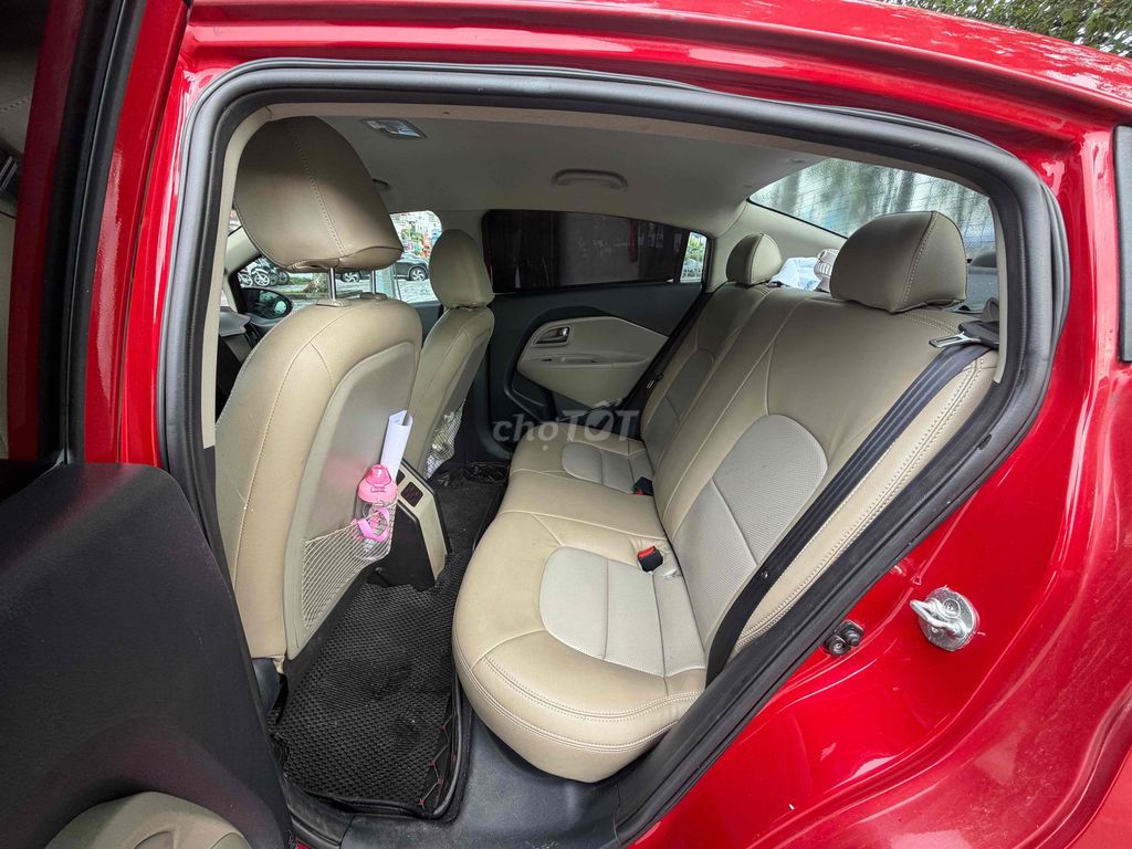 KIA RIO AT 2015 Красный 100000 км