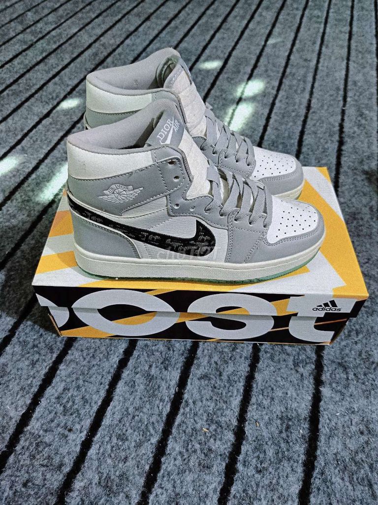 [Bán lại] Giày Nike Air Jordan 1 Dior size 37. Mua bán Giày dép tại Huyện Hải Hậu Nam Định được đăng bởi Đạt  hình 1