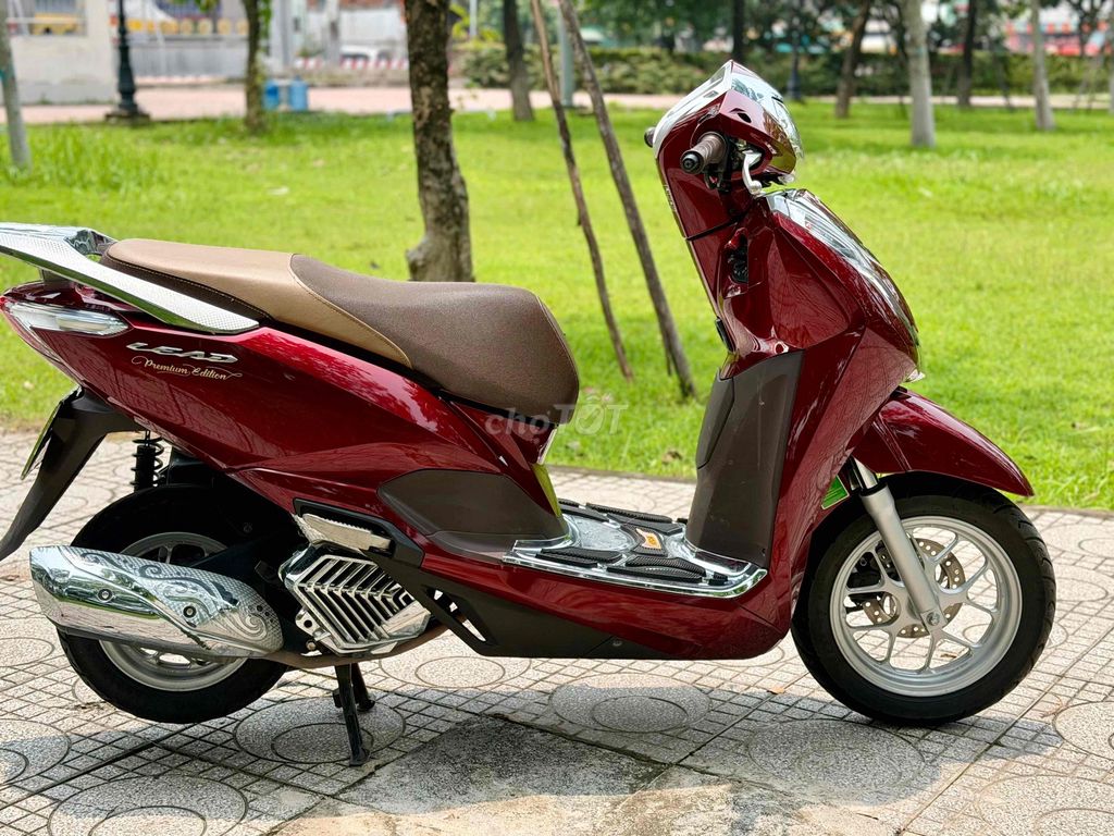 Honda Lead 4val 2024 odo 12000 km