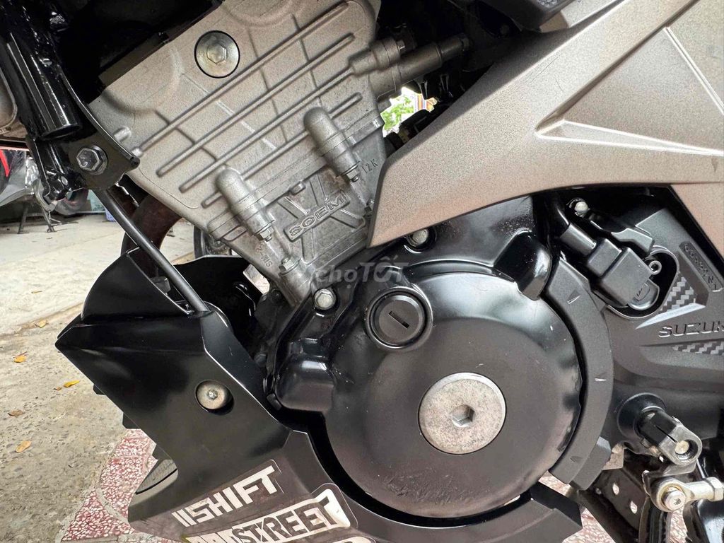 Suzuki Gsx S150 2017 máy zin biển thành phố. Mua bán Xe máy tại Huyện Bình Chánh Tp Hồ Chí Minh được đăng bởi Phong Vũ hình 9