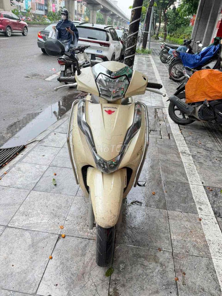Женская кремовая одежда Honda Lead 2020