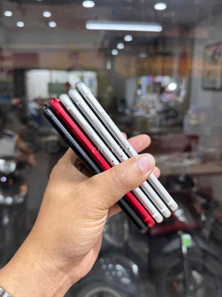 iPhone SE 2020 64GB Đen Đã dùng. Mua bán Điện thoại tại Quận 11 Tp Hồ Chí Minh được đăng bởi Mỹ Duyên hình 1